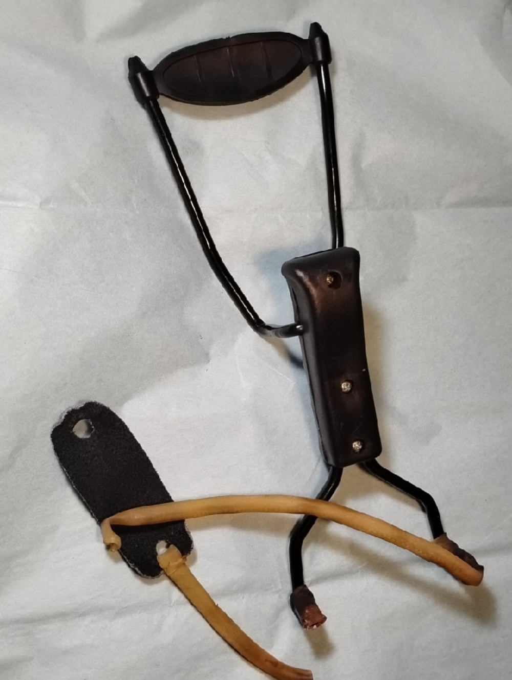 Metal Slingshot Base  solid plastic handle plastic chin rest,  leather launcher